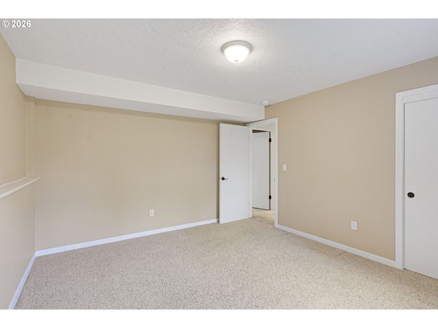 18735 Nw IDANHA St, Portland, OR 97229