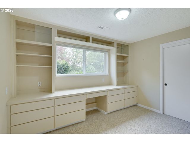 18735 Nw IDANHA St, Portland, OR 97229