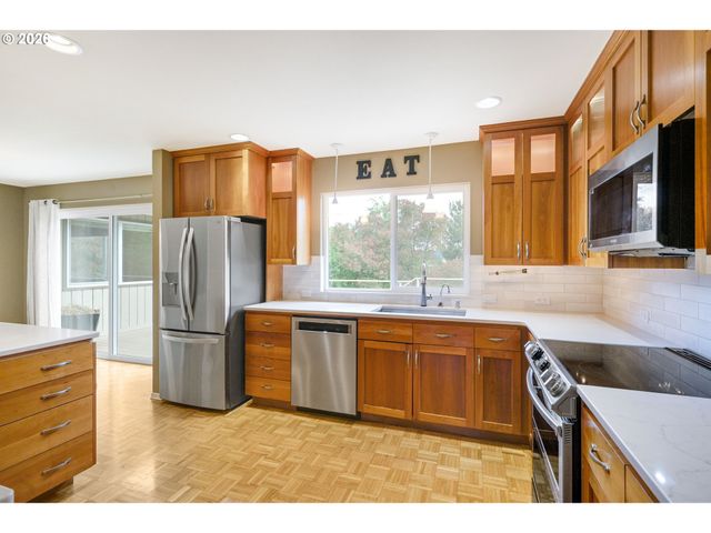18735 Nw IDANHA St, Portland, OR 97229