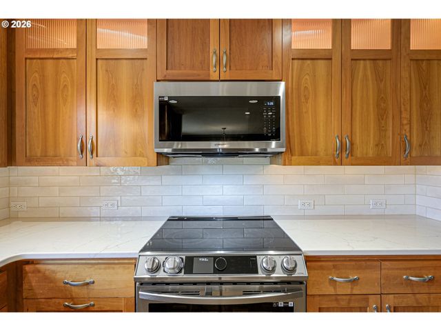 18735 Nw IDANHA St, Portland, OR 97229