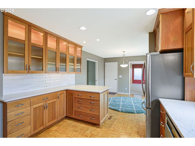 18735 Nw IDANHA St, Portland, OR 97229