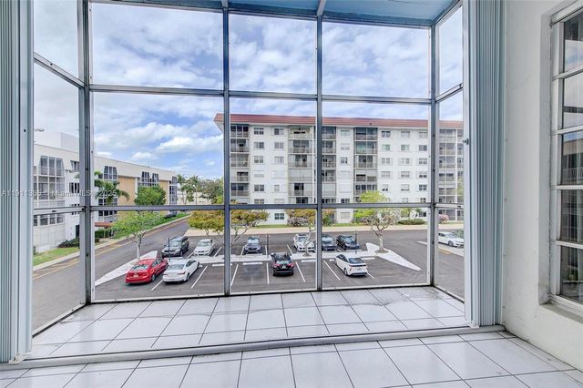 3020 NE 16th Ave 306, Oakland Park, FL 33334