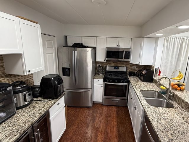 47 W Pier Drive 102, Westmont, IL 60559