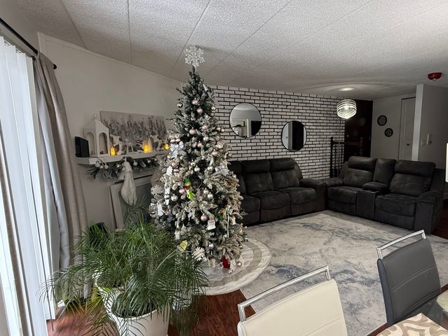 47 W Pier Drive 102, Westmont, IL 60559