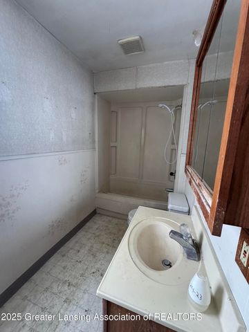 429 N Clinton Street, Charlotte, MI 48813