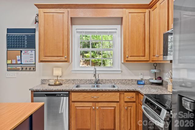 62 Robin Lane, Waynesville, NC 28786