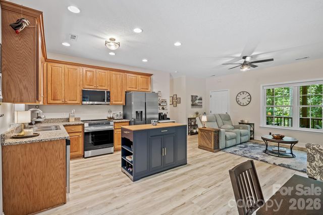 62 Robin Lane, Waynesville, NC 28786