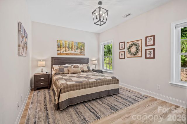 62 Robin Lane, Waynesville, NC 28786
