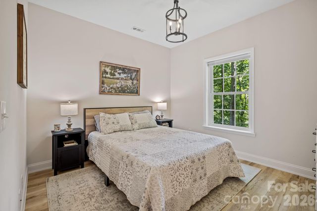 62 Robin Lane, Waynesville, NC 28786