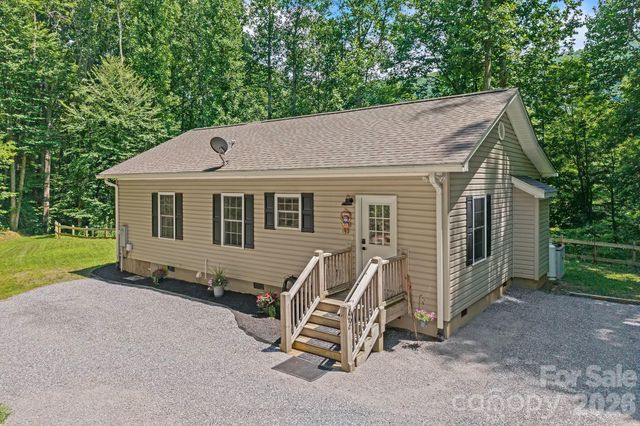 62 Robin Lane, Waynesville, NC 28786