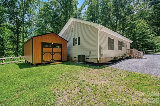 62 Robin Lane, Waynesville, NC 28786