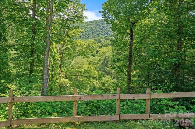 62 Robin Lane, Waynesville, NC 28786
