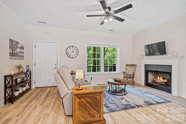 62 Robin Lane, Waynesville, NC 28786