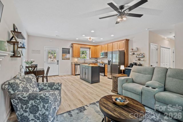 62 Robin Lane, Waynesville, NC 28786