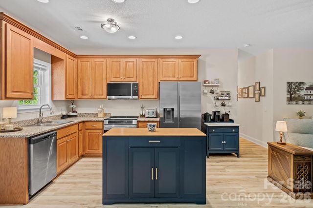 62 Robin Lane, Waynesville, NC 28786
