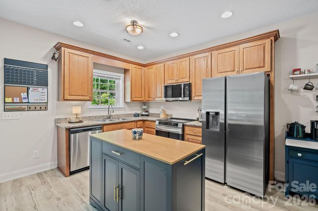 62 Robin Lane, Waynesville, NC 28786