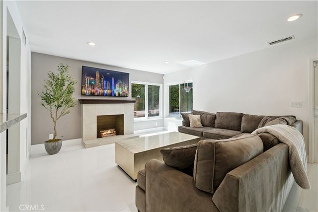 19523 Ballinger Street, Northridge, CA 91324