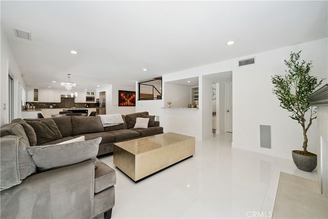 19523 Ballinger Street, Northridge, CA 91324