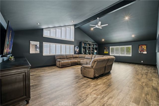 19523 Ballinger Street, Northridge, CA 91324