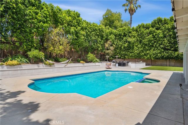 19523 Ballinger Street, Northridge, CA 91324