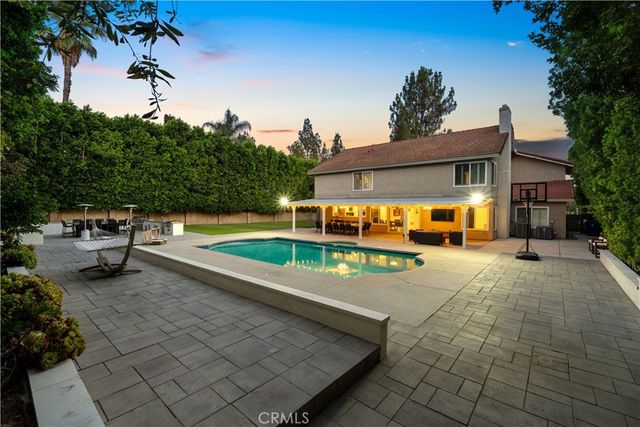 19523 Ballinger Street, Northridge, CA 91324