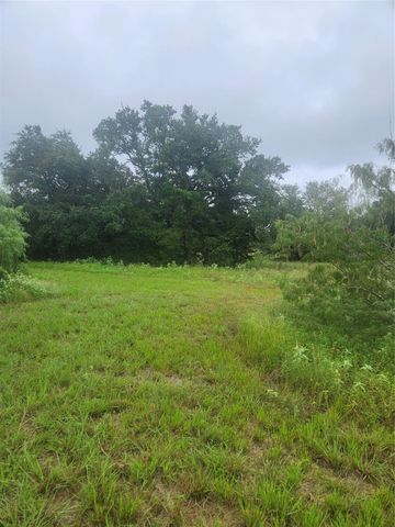 7600 Race Track Road, La Grange, TX 78945