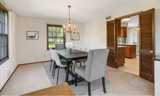 18120 Le Chateau DRIVE, Brookfield, WI 53045
