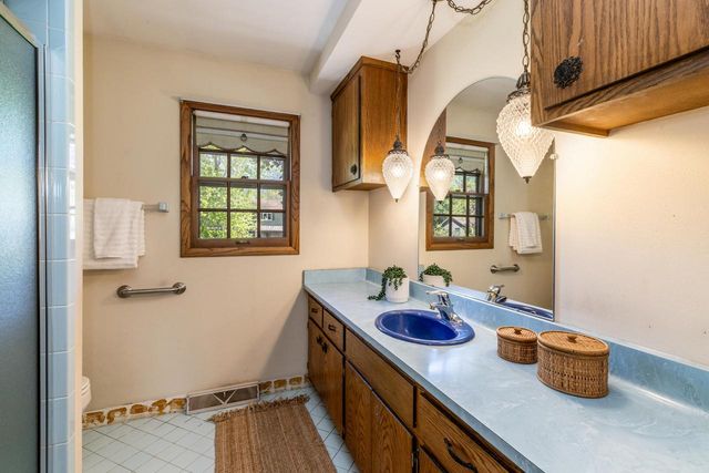 18120 Le Chateau DRIVE, Brookfield, WI 53045