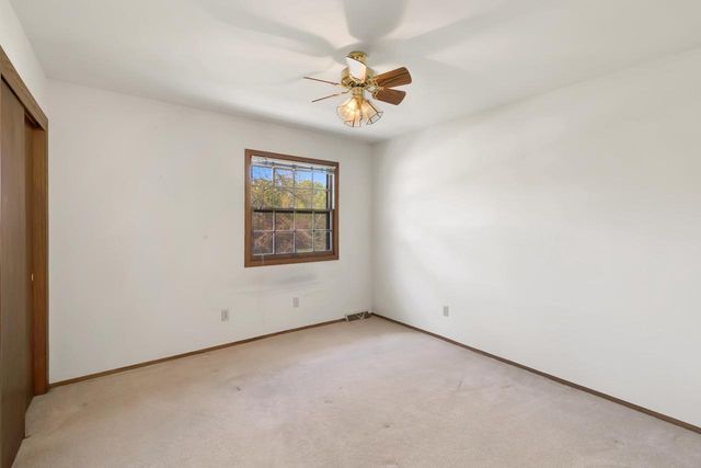 18120 Le Chateau DRIVE, Brookfield, WI 53045