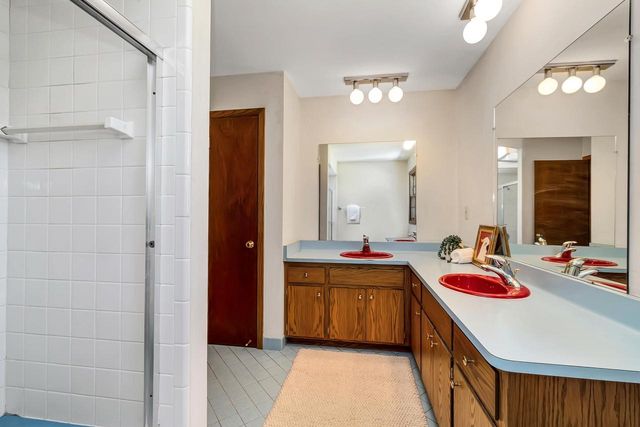 18120 Le Chateau DRIVE, Brookfield, WI 53045