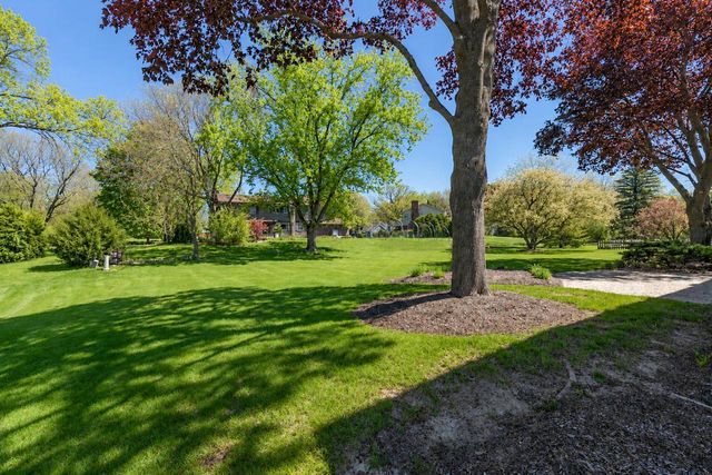 18120 Le Chateau DRIVE, Brookfield, WI 53045