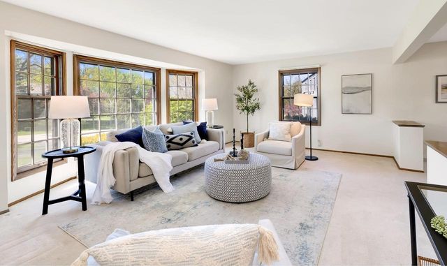 18120 Le Chateau DRIVE, Brookfield, WI 53045