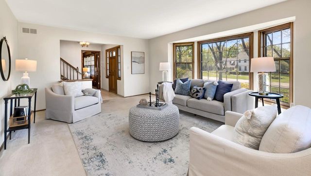18120 Le Chateau DRIVE, Brookfield, WI 53045