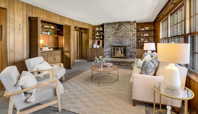 18120 Le Chateau DRIVE, Brookfield, WI 53045
