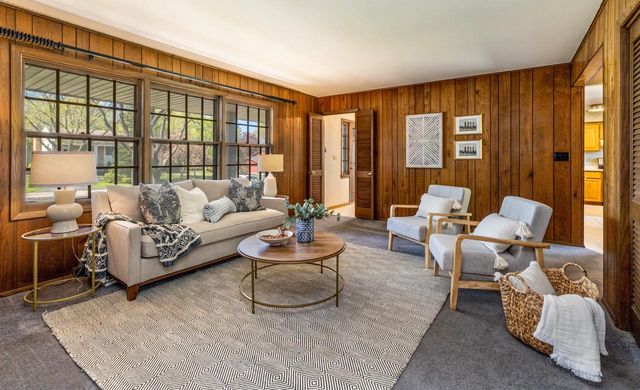 18120 Le Chateau DRIVE, Brookfield, WI 53045