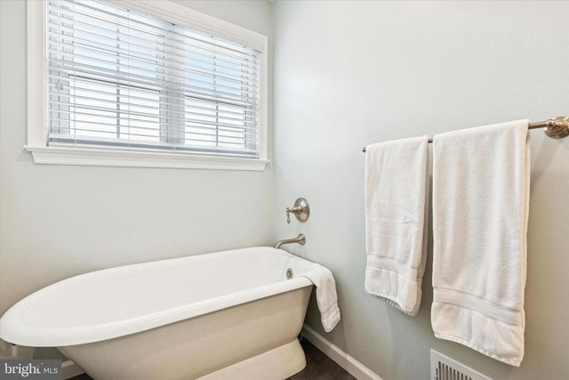 209 DRAKE LN, North Wales, PA 19454