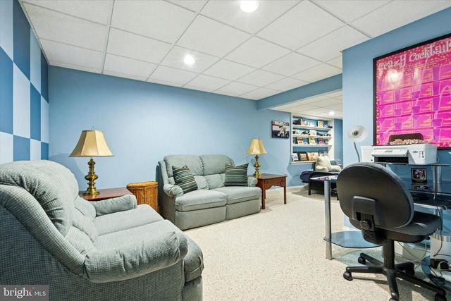 209 DRAKE LN, North Wales, PA 19454