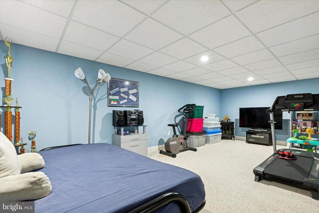 209 DRAKE LN, North Wales, PA 19454