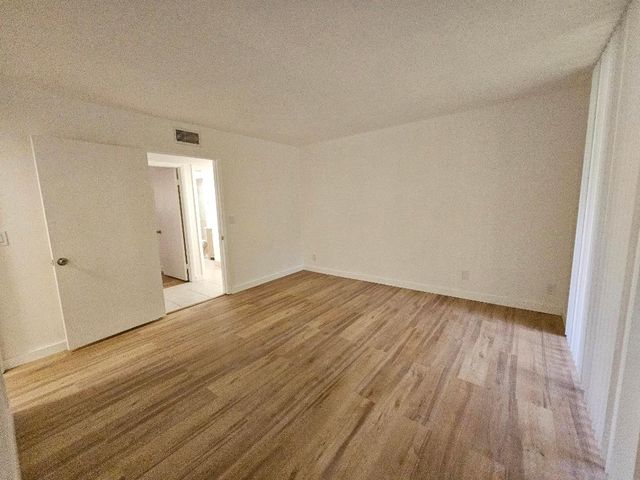 5220 Las Verdes Circle 317, Delray Beach, FL 33484