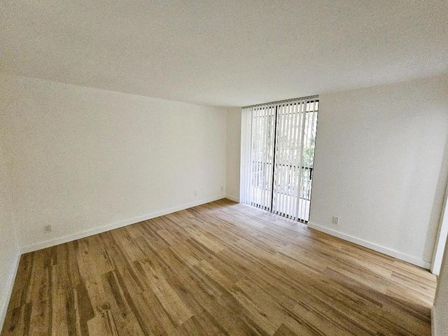 5220 Las Verdes Circle 317, Delray Beach, FL 33484