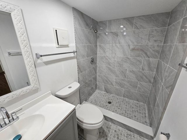 5220 Las Verdes Circle 317, Delray Beach, FL 33484