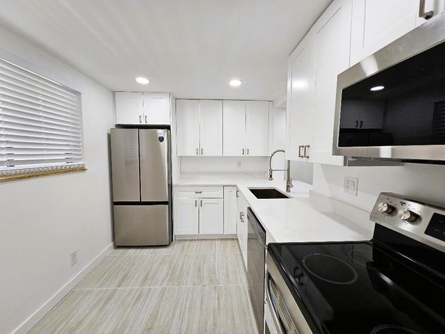 5220 Las Verdes Circle 317, Delray Beach, FL 33484