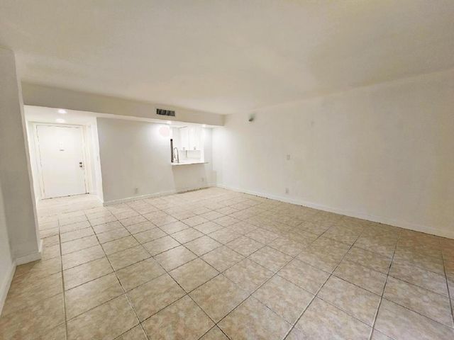 5220 Las Verdes Circle 317, Delray Beach, FL 33484