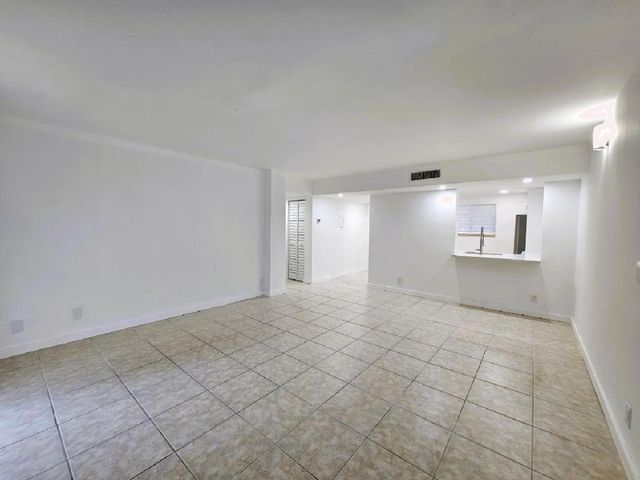 5220 Las Verdes Circle 317, Delray Beach, FL 33484