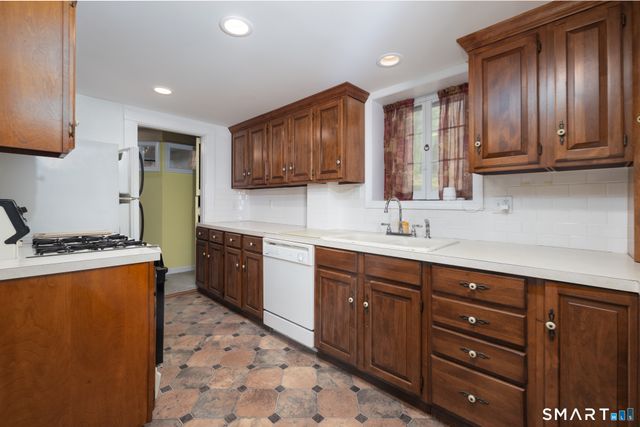 41 Chester Avenue, Waterbury, CT 06704