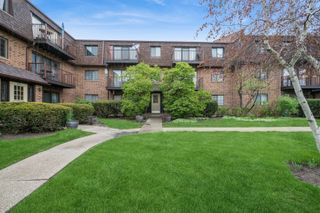 408 Kensington Road E, Mount Prospect, IL 60056