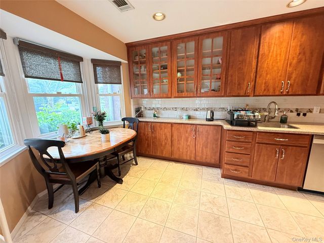 21 Manors Drive, Jericho, NY 11753