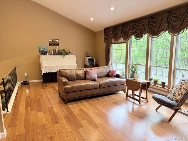 21 Manors Drive, Jericho, NY 11753
