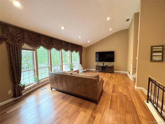 21 Manors Drive, Jericho, NY 11753