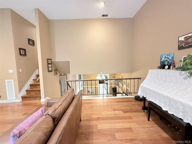 21 Manors Drive, Jericho, NY 11753